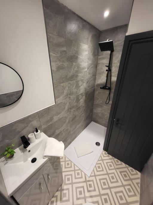 Beautiful Flat On Breck Road Apartment Liverpool Bagian luar foto