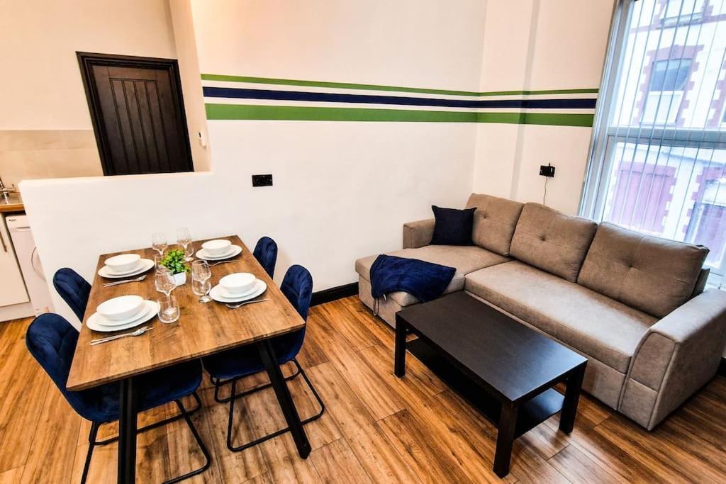 Beautiful Flat On Breck Road Apartment Liverpool Bagian luar foto